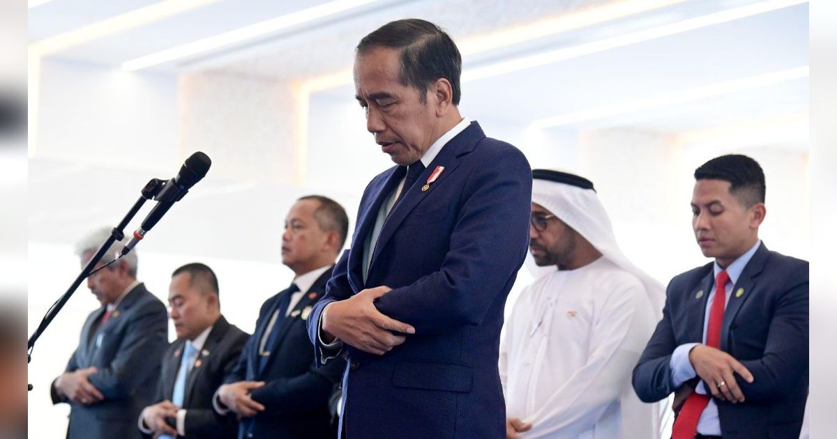 FOTO: Potret Jokowi Jadi Imam Salat di Masjid Presiden Joko Widodo Abu Dhabi