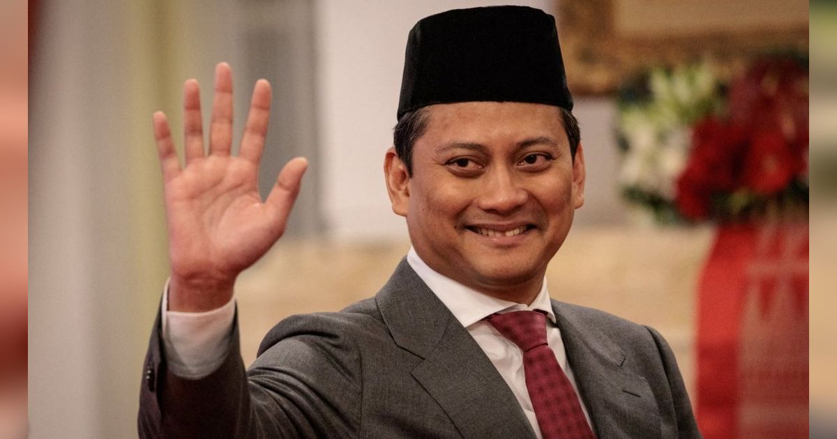 FOTO: Senyum Thomas Djiwandono Keponakan Prabowo Saat Dilantik Jokowi Jadi Wakil Menteri Keuangan