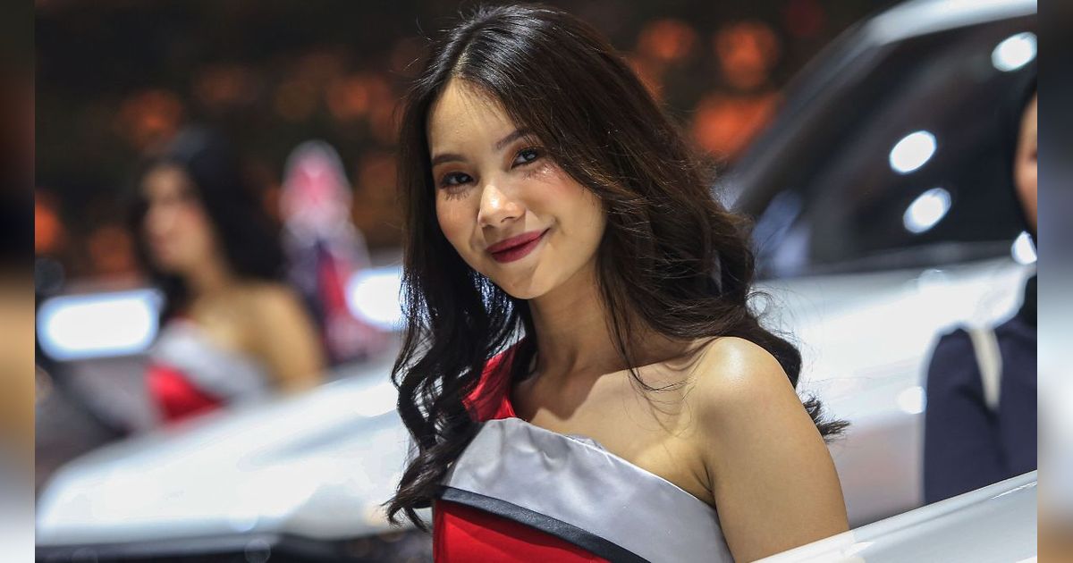 FOTO: Pesona SPG Cantik Ramaikan Arena GIIAS 2024