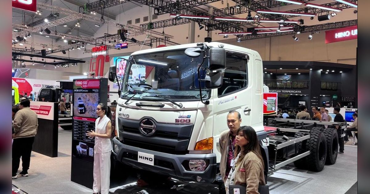 Hino Motors Luncurkan Dua Truk Baru di GIIAS 2024