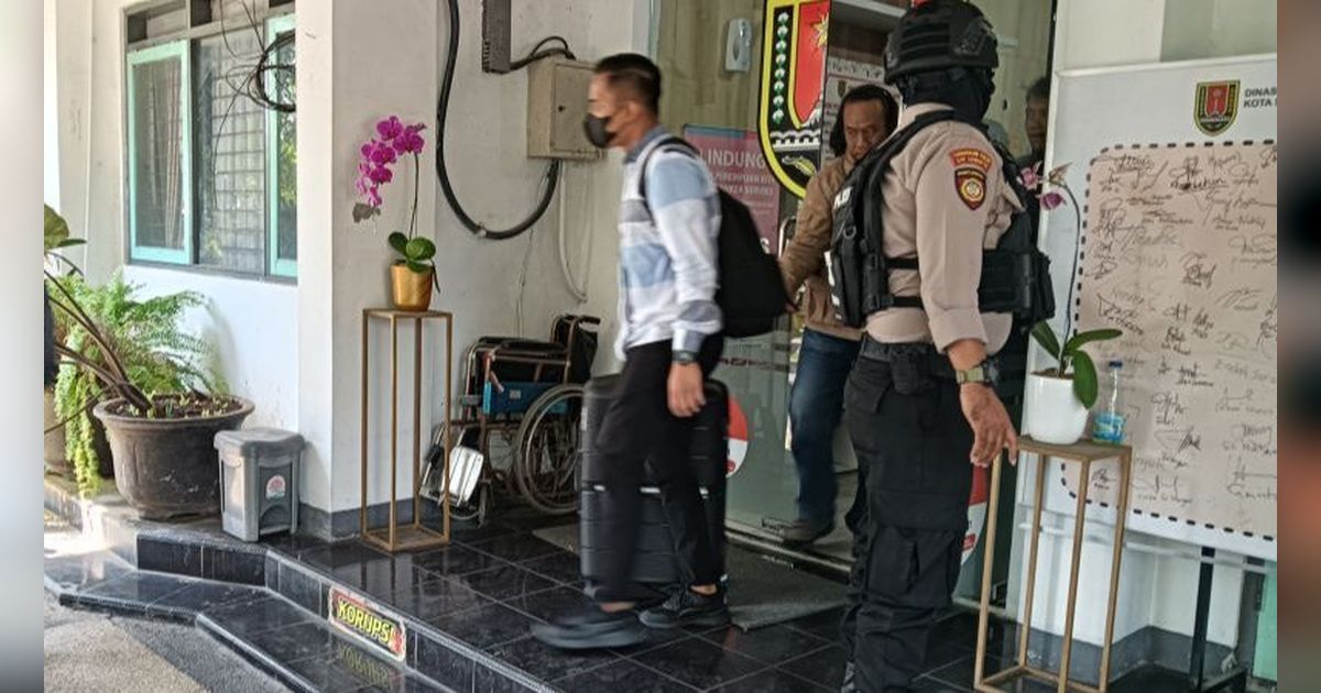 KPK Kembali Obok-Obok Kantor Pemkot Semarang, Bawa Koper dari Kantor Dinas Pendidikan