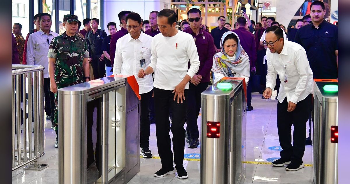 Naik Kereta Whoosh, Jokowi dan Iriana ke Bandung Buka Piala Presiden 2024