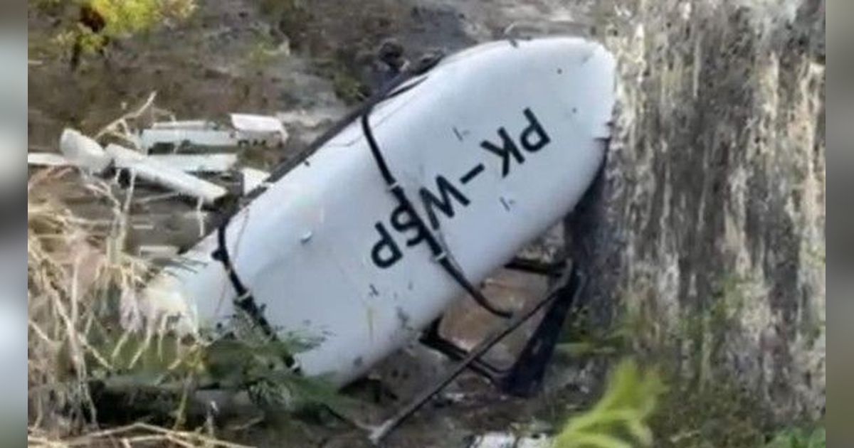Detik-detik Helikopter Jatuh di Bali Gegara Tersangkut Tali Layangan