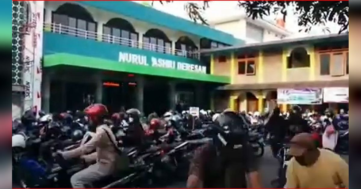 Harga Lagi Anjlok, Masjid di Sleman Ini Borong Sayur dengan Harga Layak untuk Dibagikan ke Warga Sekitar