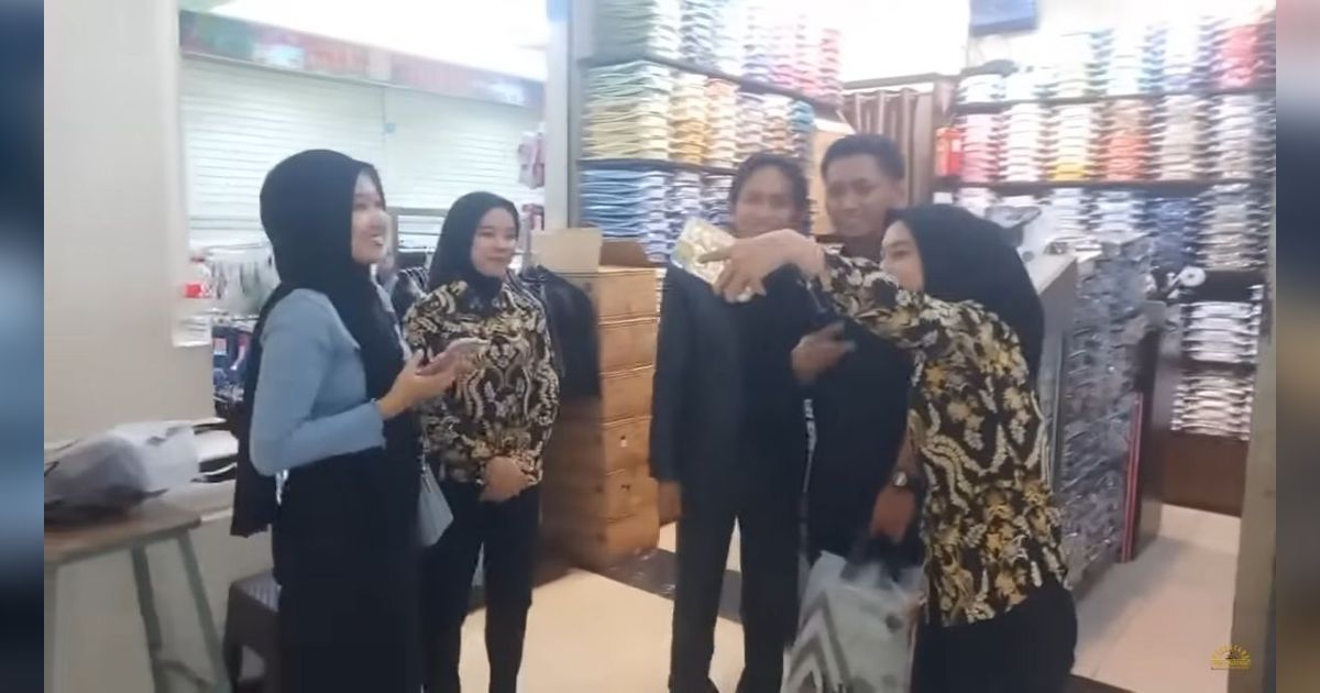 Pegi Setiawan Mendadak Jadi Seleb, Diserbu Wanita Ajak Foto Bareng Saat Belanja di Mall