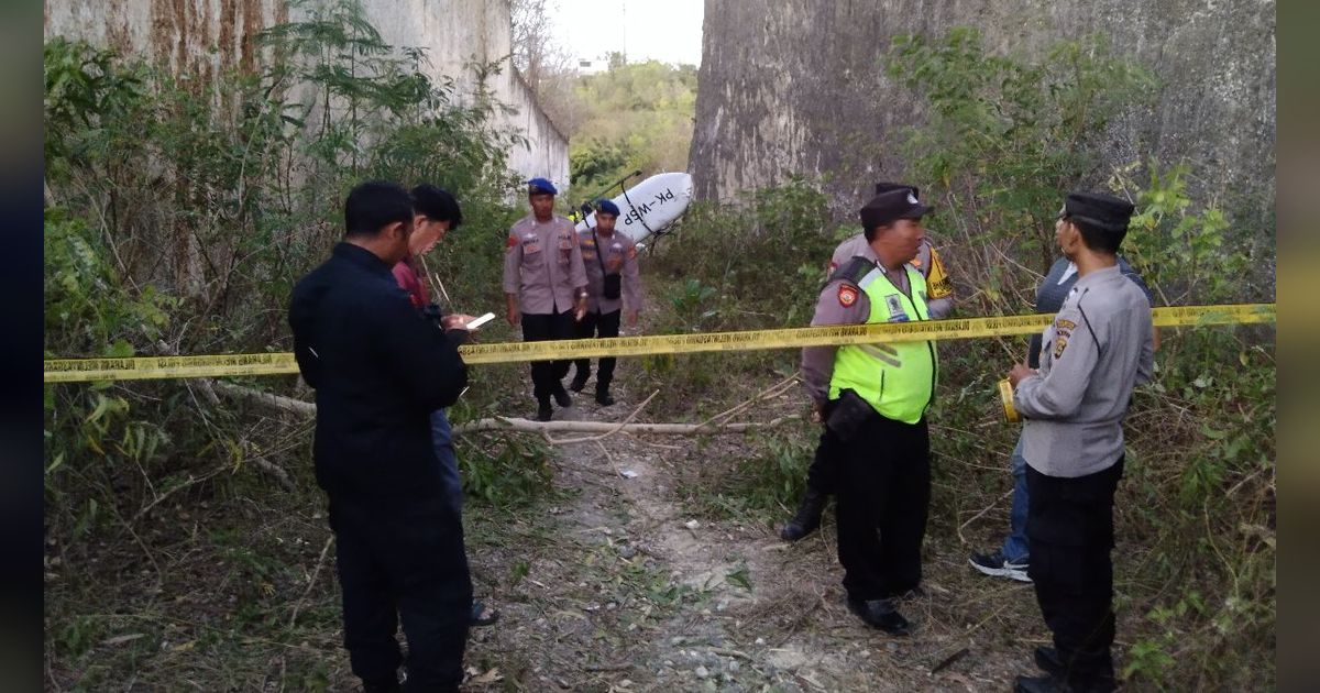 Penampakan Bangkai Helikopter Jatuh di Bali, Dihimpit Dua Tebing dan Baling-Baling Terlilit Tali Layangan