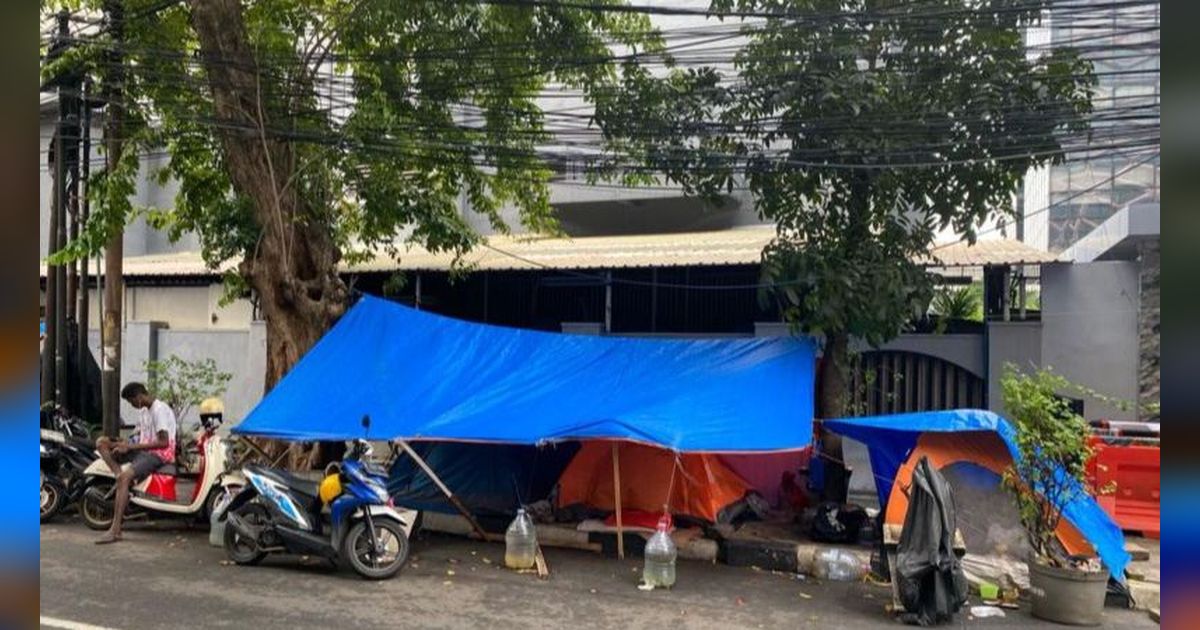 Pengungsi Luar Negeri Bangun Tenda Depan Kantor UNHCR Kuningan, Kemenlu Sebut Langgar Aturan