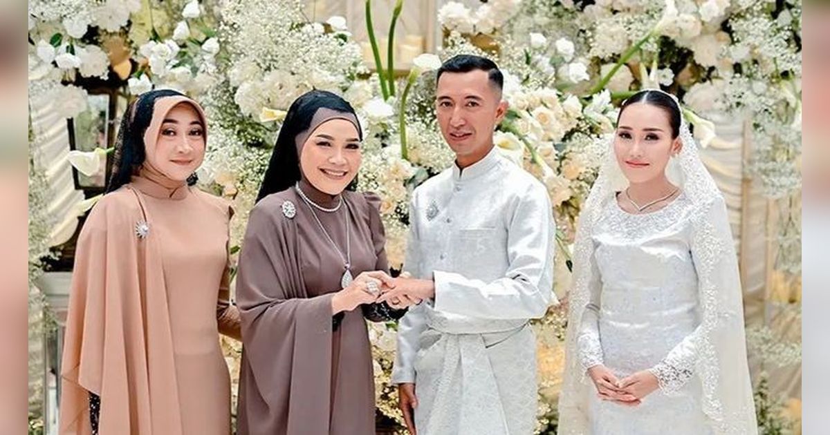 Dulu Sahabat, 7 Potret Umi Kalsum dan Ibu Lettu Fardana Kini Saling Sindir dan Unfollow Usai Ayu Ting Ting Batalkan Pernikahan