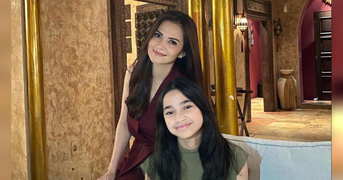 Sering Dikira Adik dan Kakak Nyatanya Anak Gadis, Inilah Potret Sydney Azkassyah yang Terpaut Usia 30 Tahun dengan Cut Tari