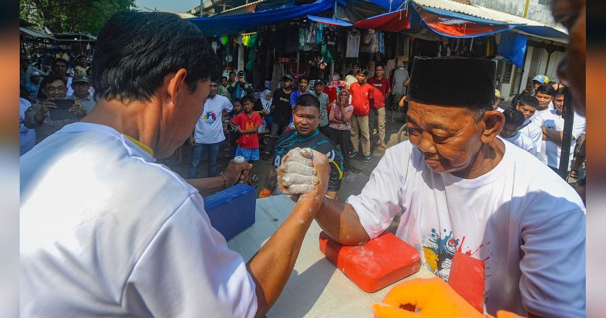 FOTO: Antusiasme Pedagang hingga Kuli Panggul Ikut Adu Panco di Pasar Ciseeng Bogor