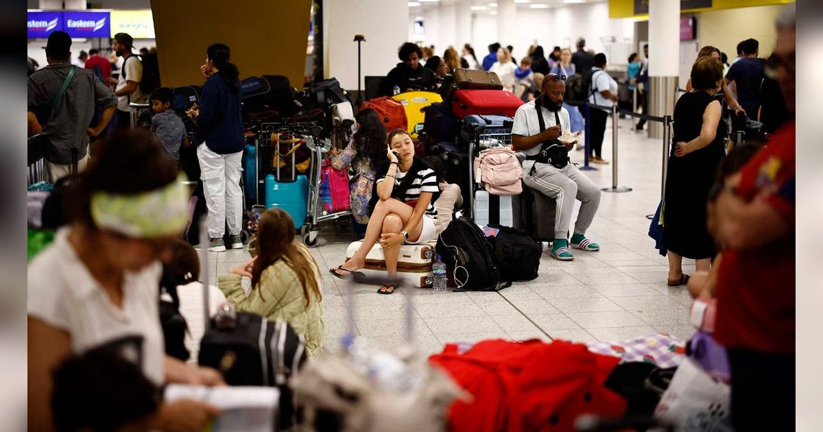 FOTO: Kacau! Bandara di Berbagai Negara Lumpuh Imbas Gangguan Sistem IT Besar-besaran