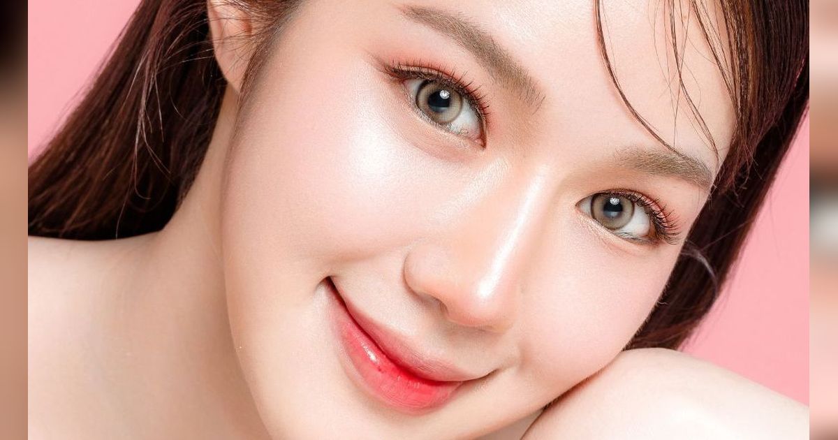 Tak Punya Warna Lipstik yang Tepat untuk Diombre, Coba Trik Ini