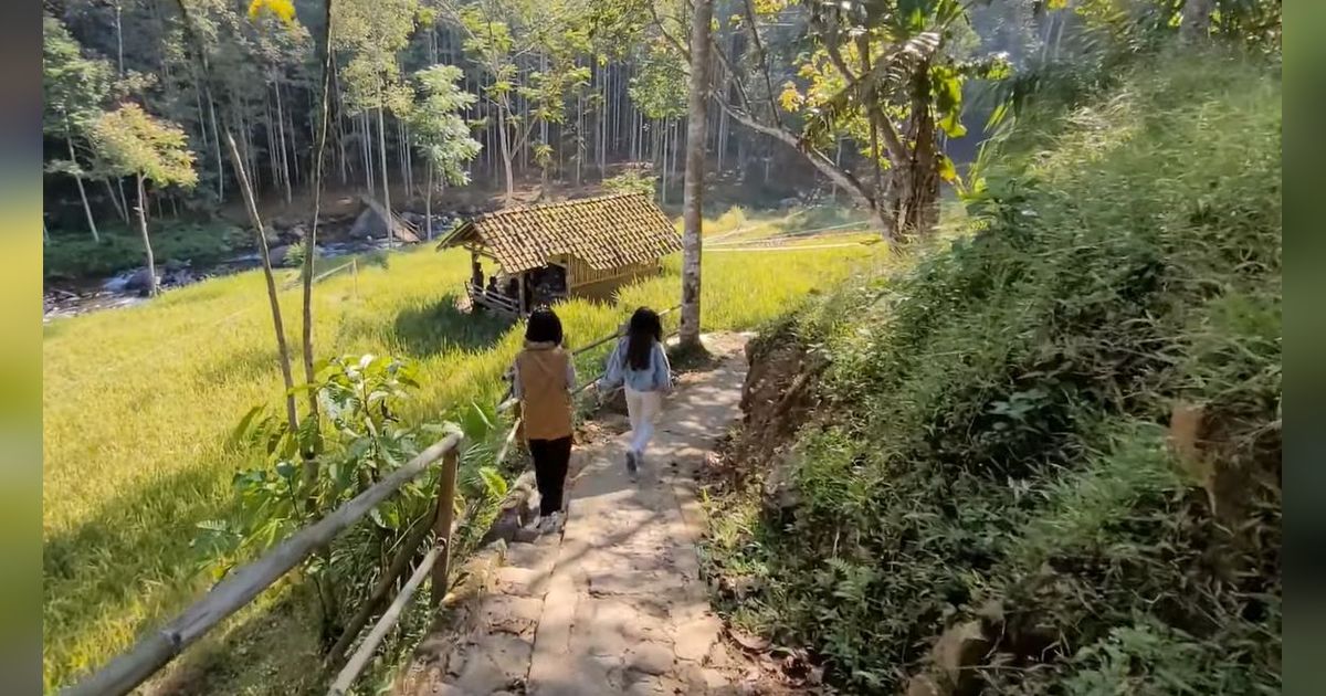 Warung di Sumedang Ini Ramai Dikunjungi Muda-Mudi, Pemandangan Sawah dan Sungai Jadi Daya Tarik