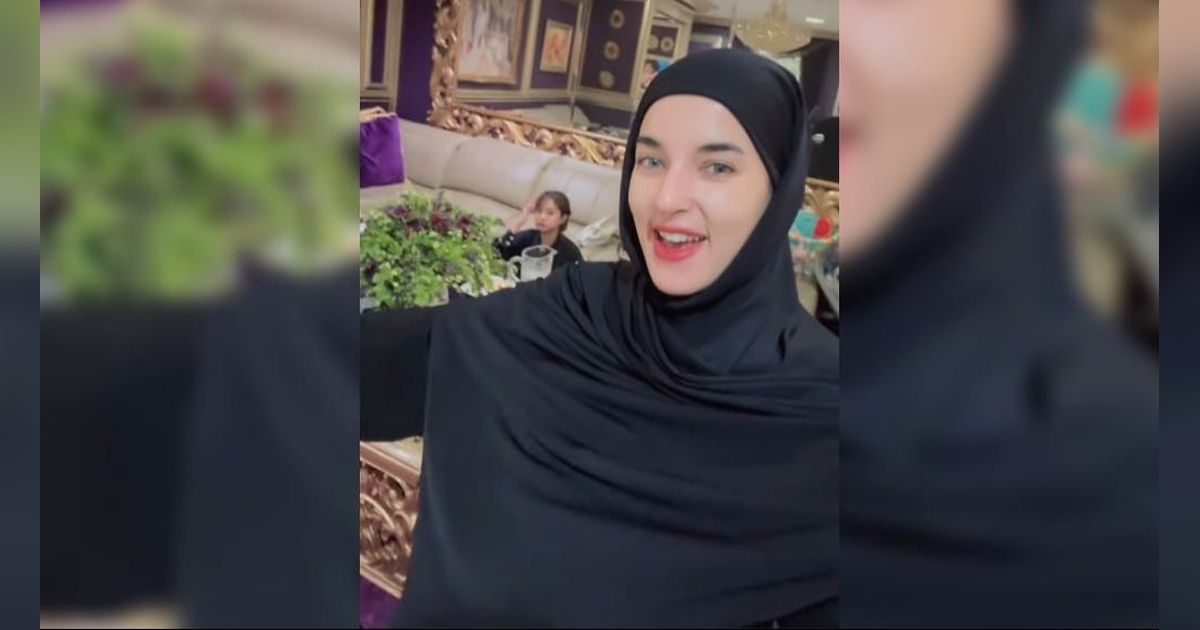 8 Potret Tasya Farasya saat Hadir di Acara Kajian, Tampil Berhijab Bikin Pangling