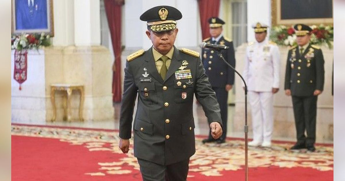 Meski Bintang 4 di Pundak, Panglima TNI Tak Gengsi Berdiri Antre Jajan di Pinggir Jalan 'Harga Merakyat'