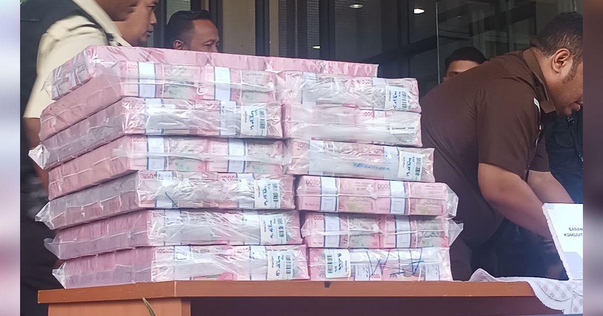 Penampakan Harvey Moeis Diborgol & Tumpukan Miliaran Uang Korupsi Timah saat Dilimpahkan ke Kejari Jaksel