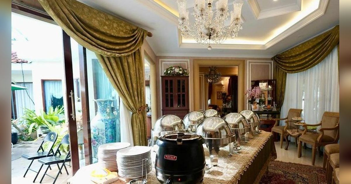 Lagi Santai di Teras Rumah, HM Fitno Crazy Rich Pondok Indah Panggil Tukang Kopi Starling 'Saya Bayar Rp200 Ribu'