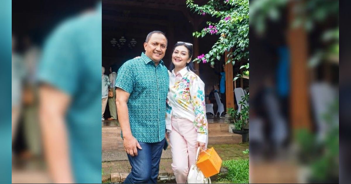 10 Potret Bella Saphira yang Selalu 'Dikawal' Sang Suami, Eks Pasukan Elite Kopassus Hingga jadi Pensiunan Jenderal Bintang 3 TNI