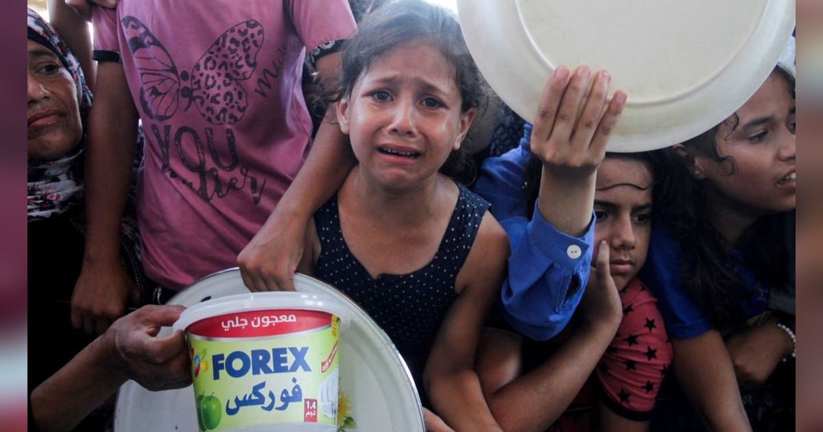 FOTO: Tangis dan Jeritan Anak-Anak Palestina di Gaza Berebut Antre Makanan di Dapur Amal