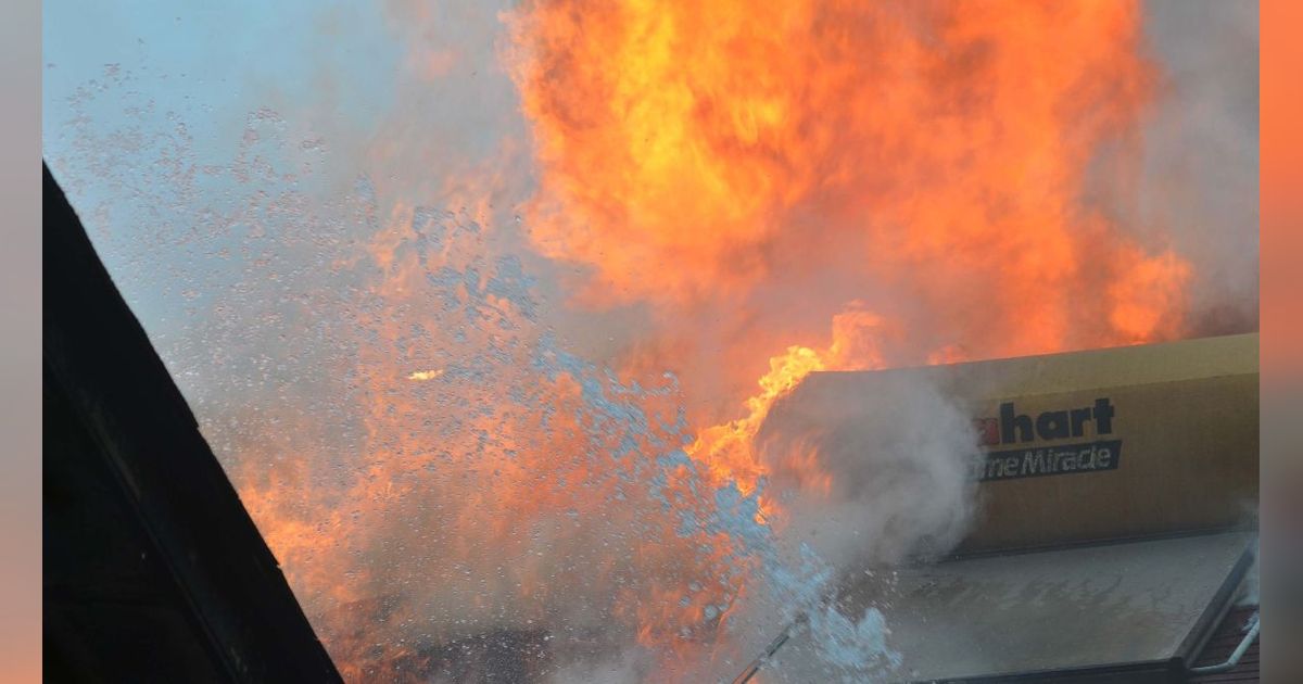 Kisah Sedih Kakek Kaemi, Lagi Menjual Hasil Mulung Pulang-pulang Rumahnya Habis Terbakar