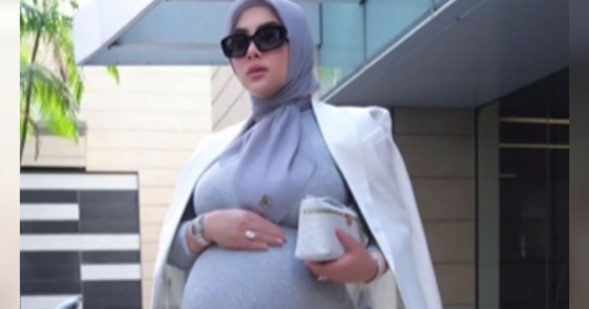 Jelang Lahiran, 8 Potret Syahrini Pamer Kehamilan 9 Bulan Pakai Dress Ketat, Diprediksi Kembar?