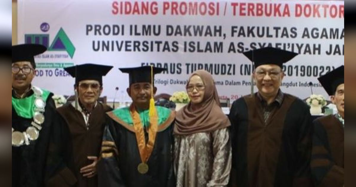 Disertasinya Soal Musik & Dakwah, 7 Foto Rhoma Irama Jadi Penguji Ahli Sidang Mahasiswa S3