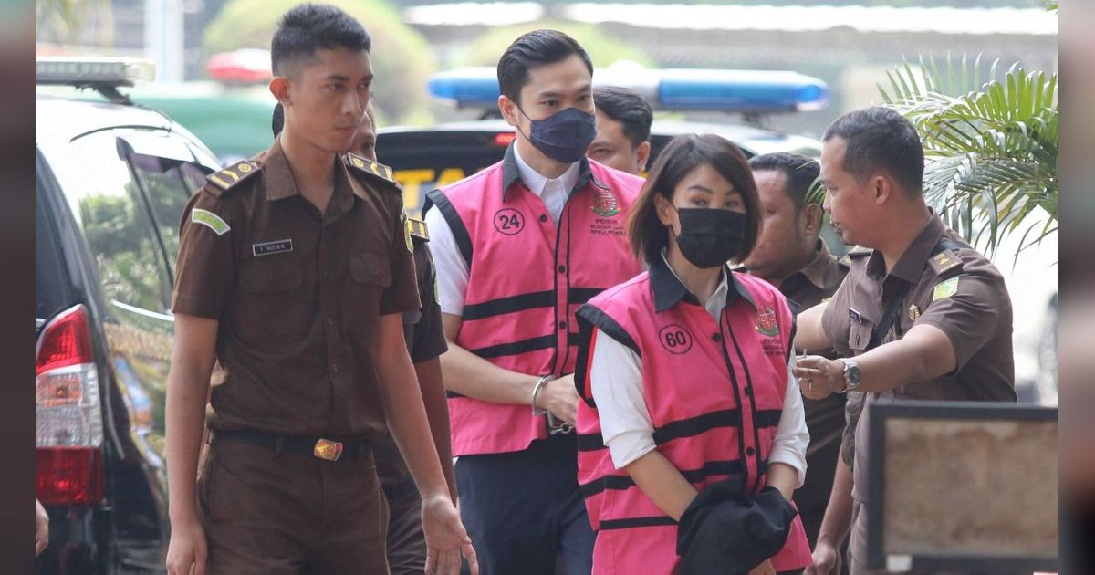 VIDEO: Ditahan Kejagung Kasus Korupsi, Harvey Moeis & Helena Lim Bergaya Necis Rambut Klimis