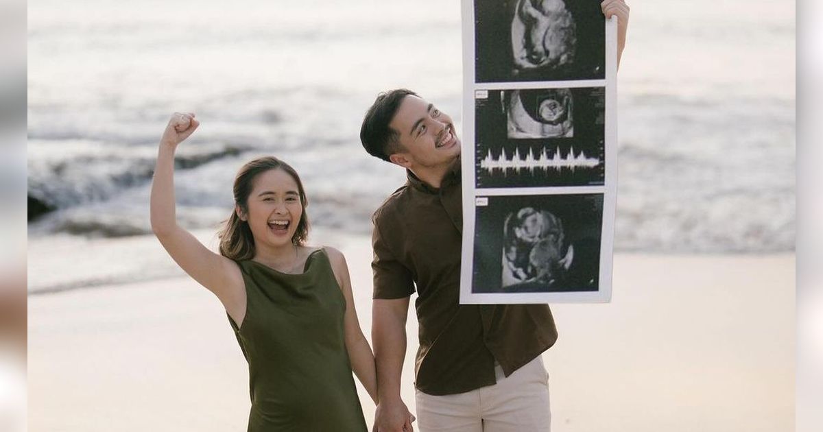 Potret Maternity Shoot Gritte Agatha dan Suami di Pantai, Bawa Hasil USG Segede Gaban