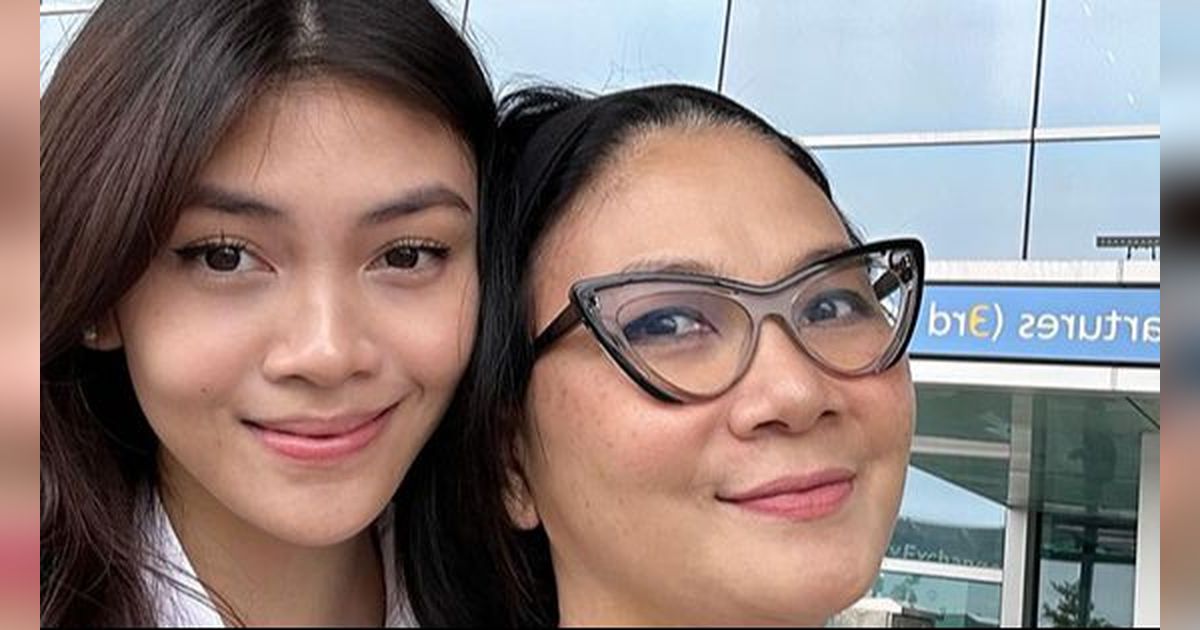 10 Potret Dian Nitami Pamer Wajah Usai Oplas, Makin Glowing di Usia Setengah Abad