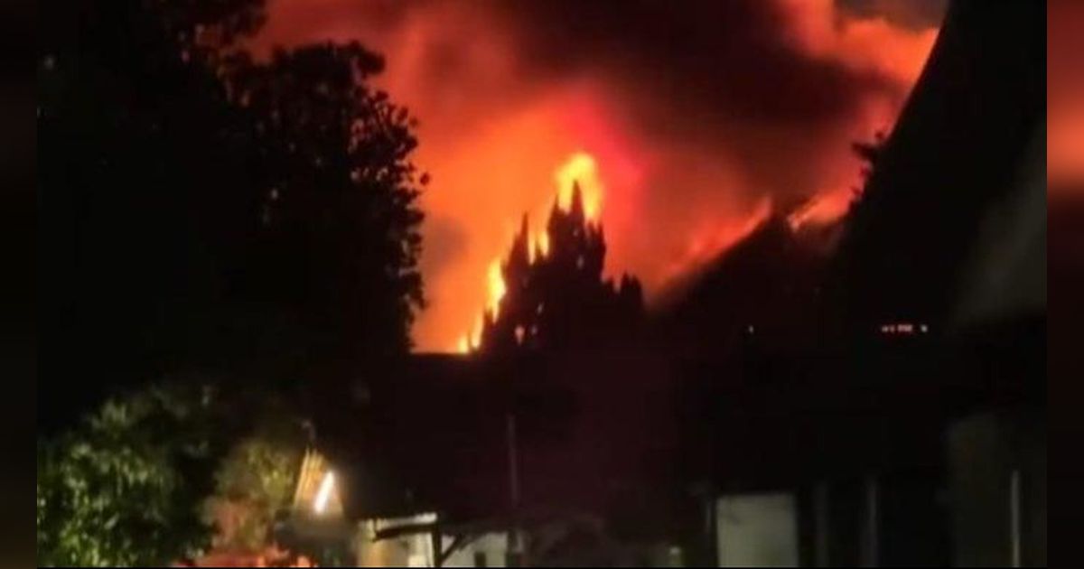 Gereja Ludes Terbakar karena Keterbatasan Alat, Petugas Damkar Nangis Minta Maaf ke Warga
