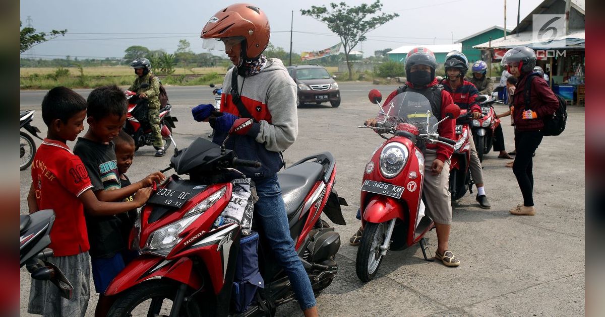 7 Cara Membonceng Anak dengan Aman di atas Sepeda Motor