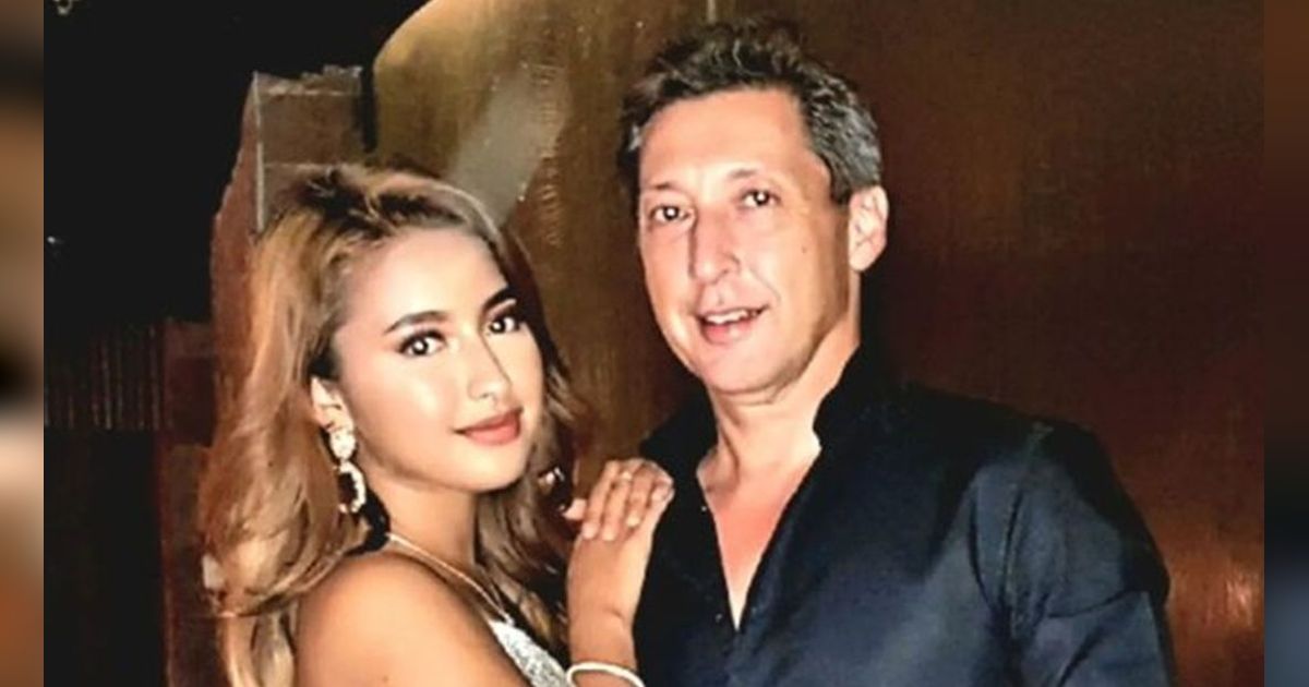 Eks Pedangdut Terkenal, 8 Potret Ayah Jennifer Coppen yang Wajahnya Mirip Cucunya Kamari