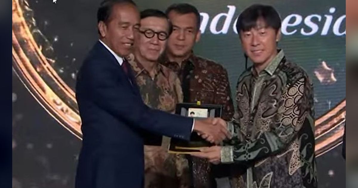 VIDEO: Sikap Hormat Shin Tae-yong ke Presiden Jokowi, Spesial Diberi Golden Visa