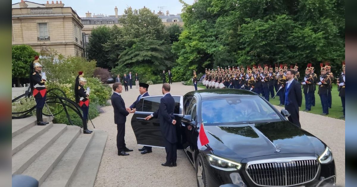 VIDEO: Disambut Spesial Menhan Prabowo Sampai Dua Kali Dipeluk Presiden Macron