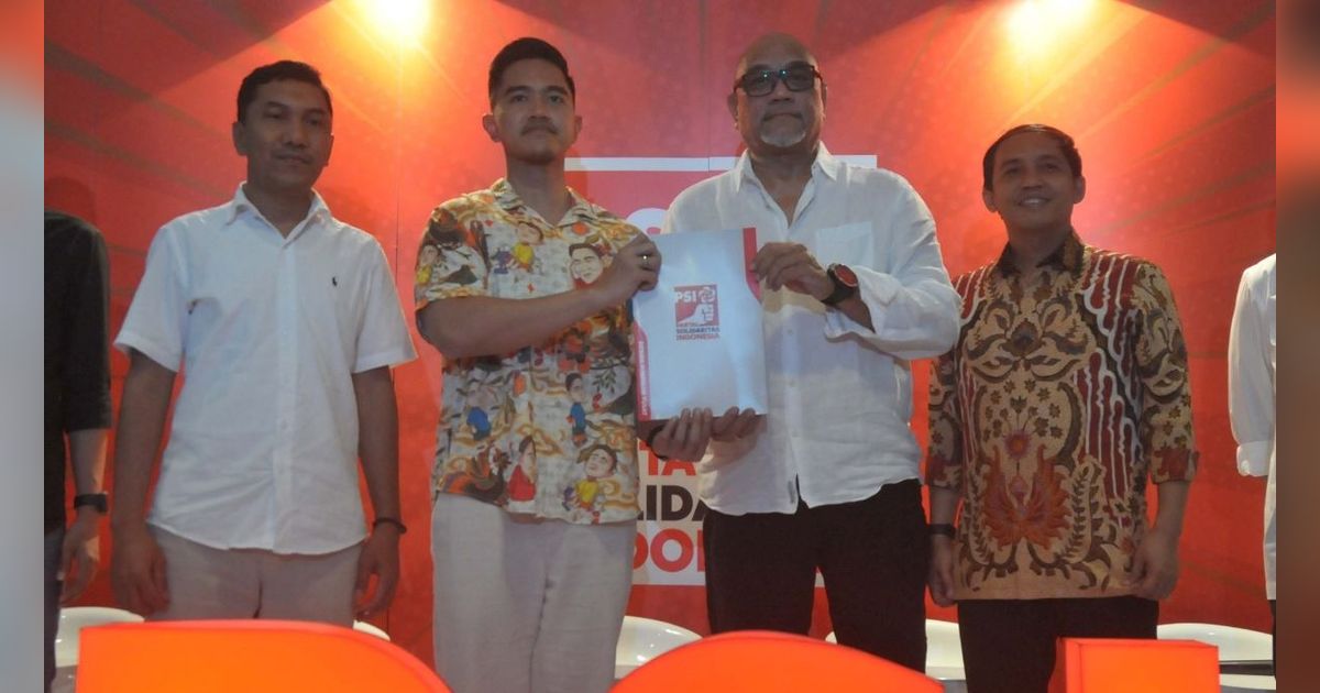 FOTO: Ketua Umum PSI Kaesang Pangarep Serahkan Surat Rekomendasi Pilkada 2024, Baju Batiknya Bikin Salfok