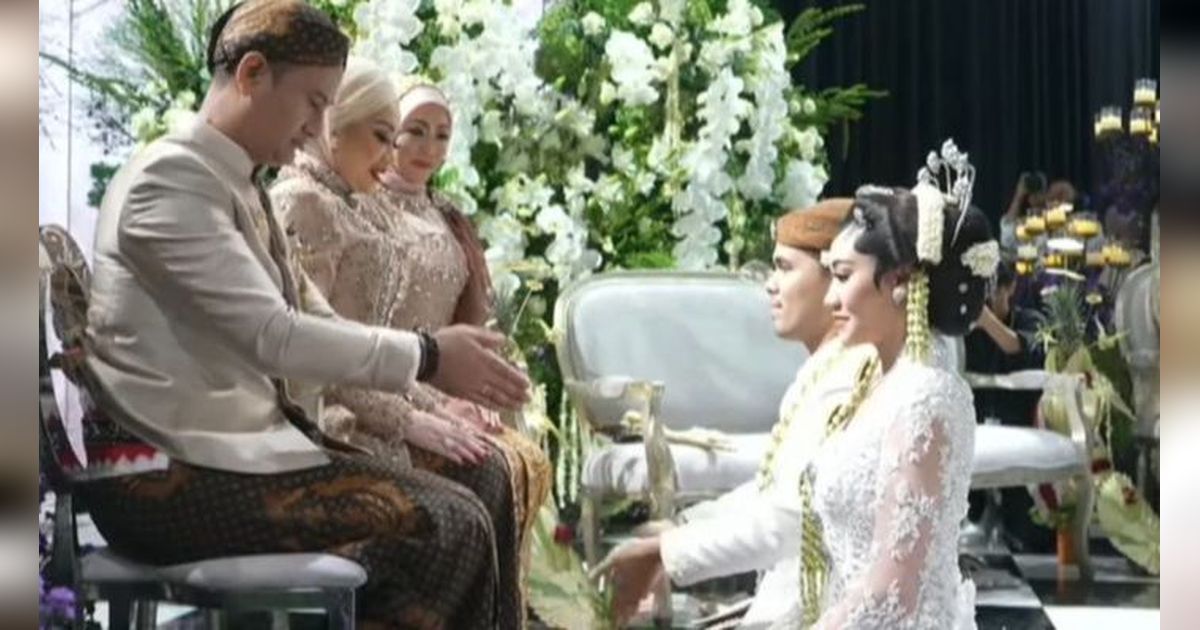 Tangis Reza Artamevia Pecah Restui Aaliyah Massaid Menikah dengan Thariq Halilintar