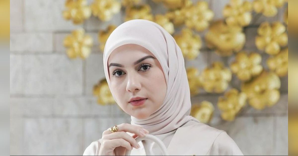 2 Clean Look Simpel ala Irish Bella, Bisa Jadi Inspirasi