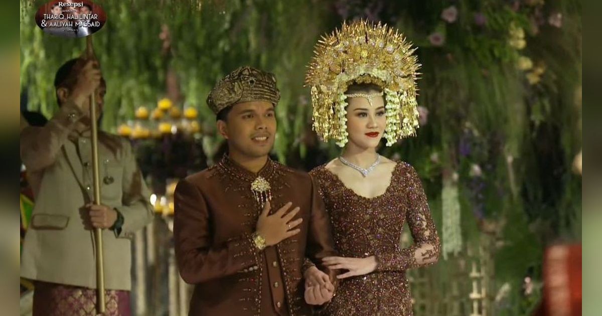 10 Artis Menikah dengan Busana Adat Minang, Lebih Mewah Aaliyah Massaid Atau Aurel?