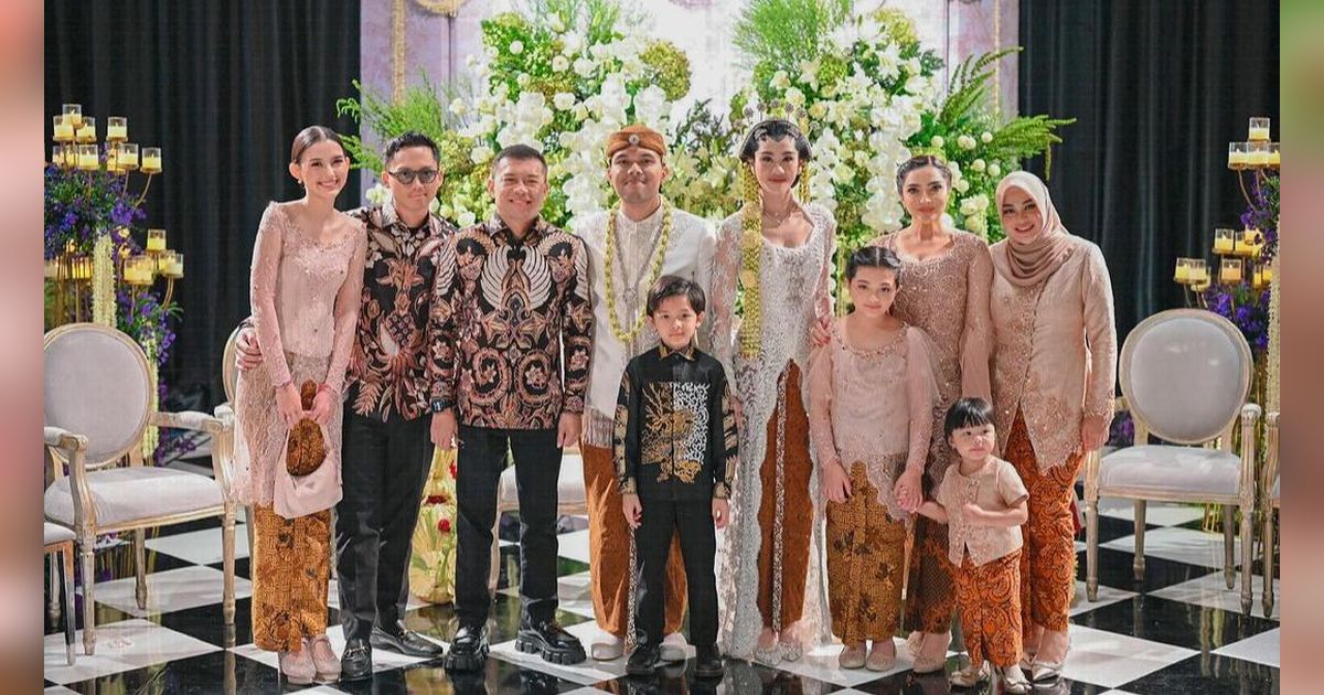 Potret Sarah Menzel di Pernikahan Thariq dan Aaliyah, Kompak dengan Keluarga Azriel