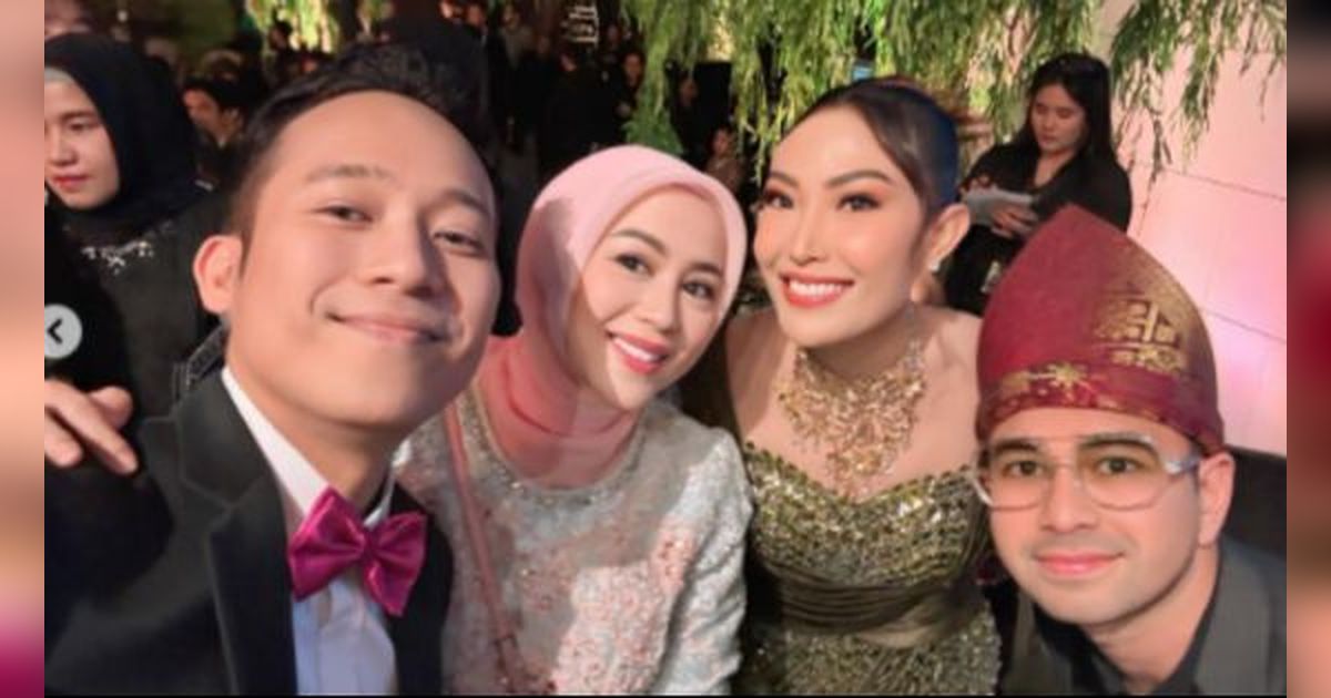 Gaya Menawan Selebriti di Resepsi Pernikahan Thariq Halilintar dan Aaliyah Massaid