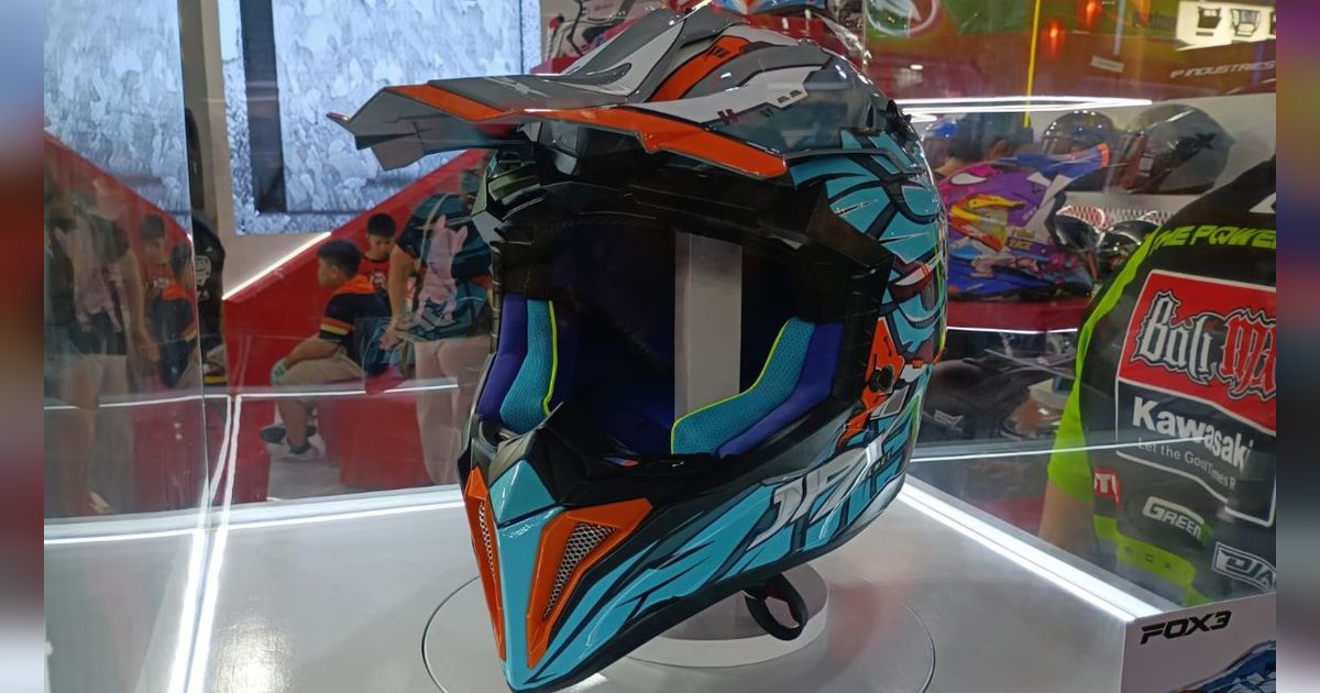 JP Industries meluncurkan 3 helm terbaru di GIIAS 2024.