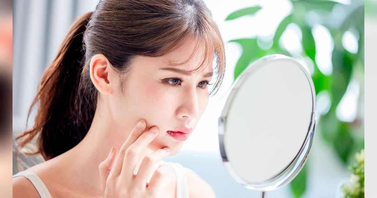 Trik Mudah Atasi Wajah Berkeringat Saat Dirias, Biar Hasil Makeup On Point!