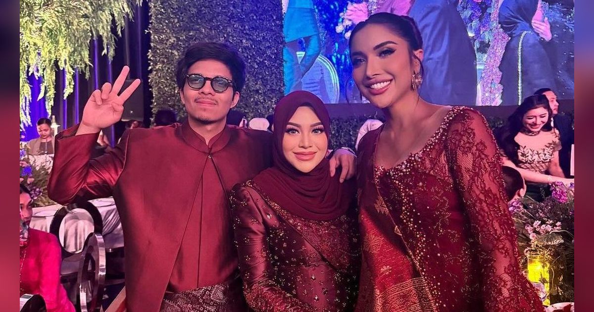 Potret Millen Cyrus di Nikahan Thariq dan Aaliyah, Menyala dengan Kebaya Merah