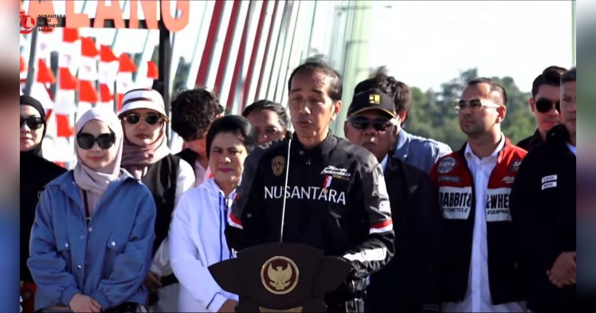 Resmikan Jembatan Penghubung IKN, Jokowi Naik Motor Bareng Influencer dan Artis