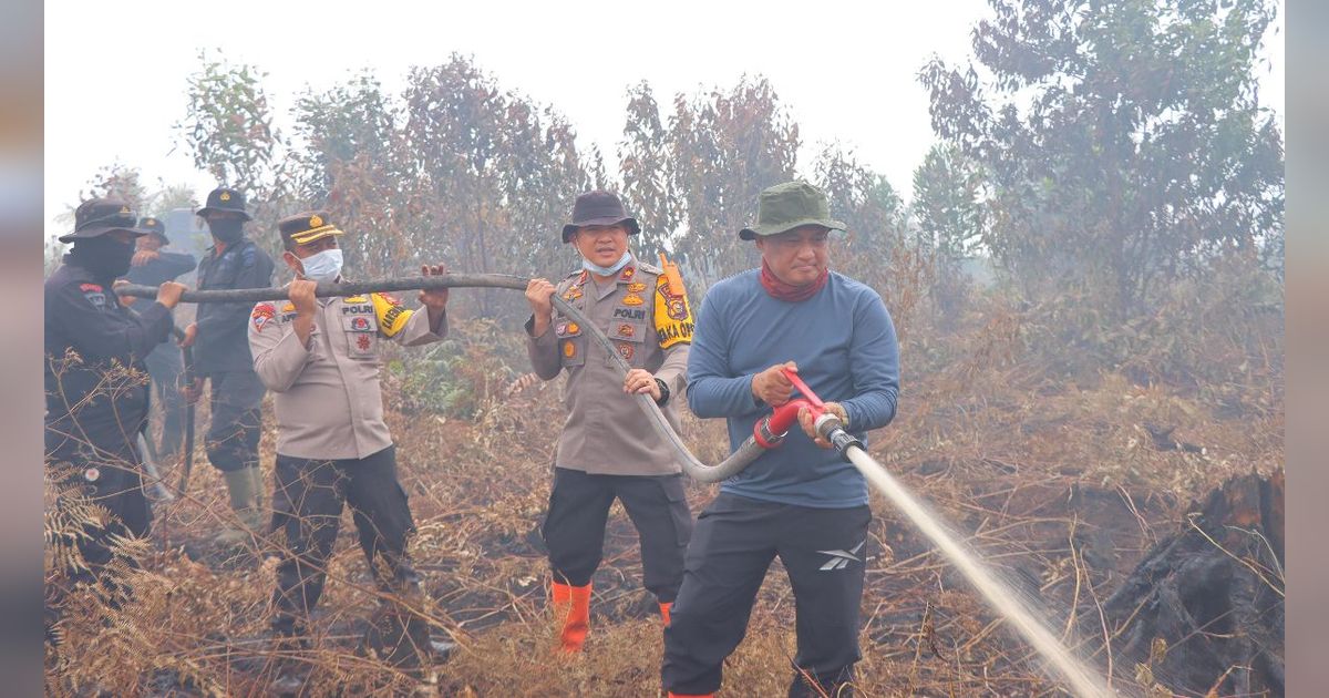 Polri Berjibaku Padamkan Karhutla: Pantang Pulang Sebelum Padam