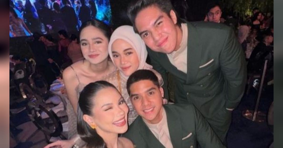 Kode Bunda Maia Terjawab, 8 Foto El Rumi dan Syifa Hadju Yang Terciduk Hadir Bersama di Resepsi Thariq-Aaliyah!