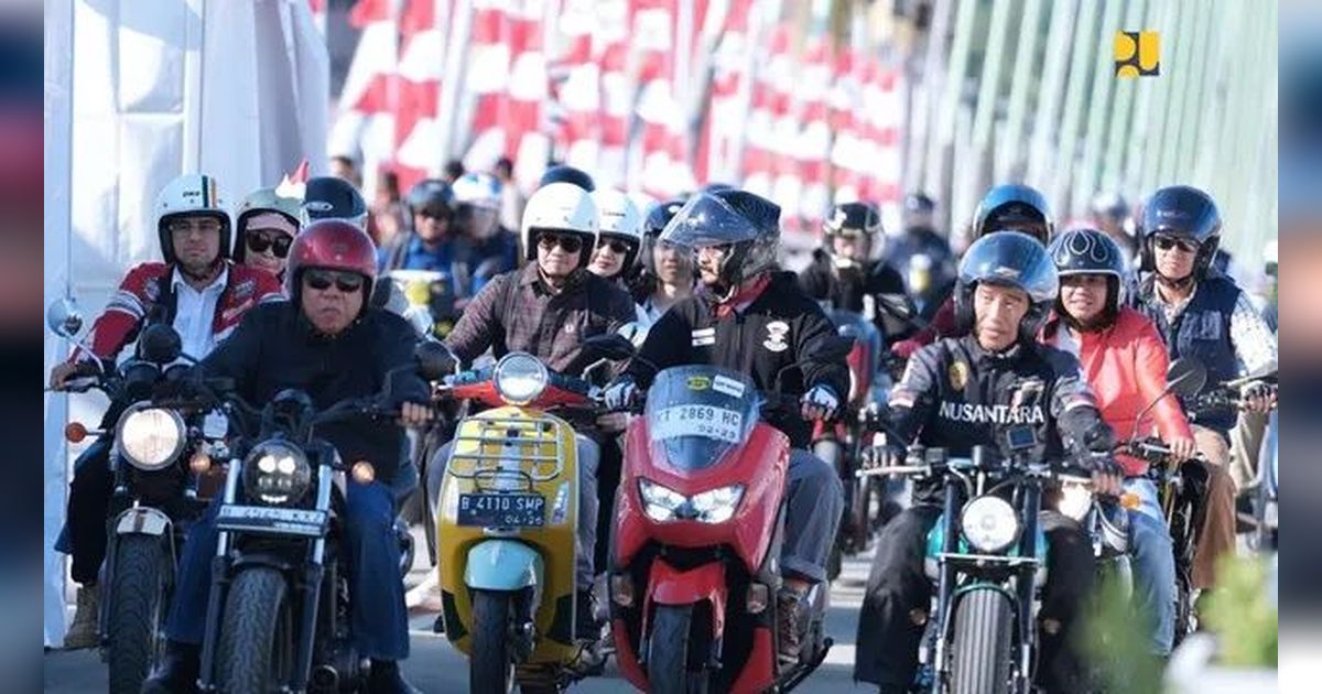 Potret Presiden Jokowi mengajak Raffi Ahmad Cs naik motor ke Jembatan Pulau Balang di IKN,.