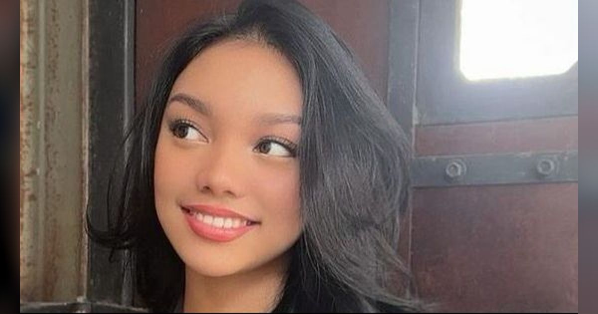 Video Naura Ayu Jatuh di Catwalk, Tetap Bergaya Slay Tenteng High Heels