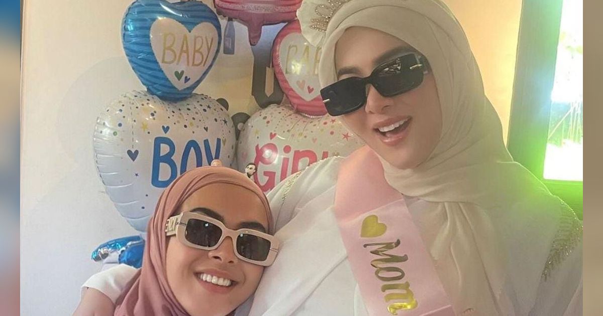 Digelar Sederhana, Potret Baby Shower & Gender Reveal Syahrini Bareng Suami dan Sahabat yang Langsung Datang ke Singapura