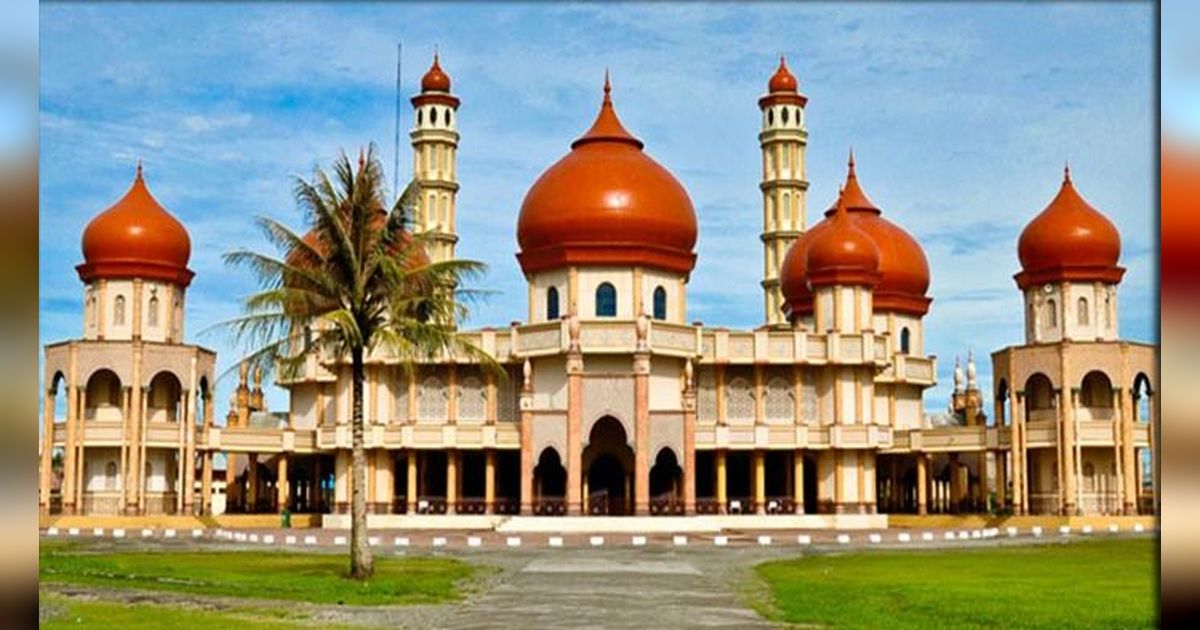 Megahnya Masjid Baitul Makmur, Landmark Kota Meulaboh yang Bernuansa Timur Tengah